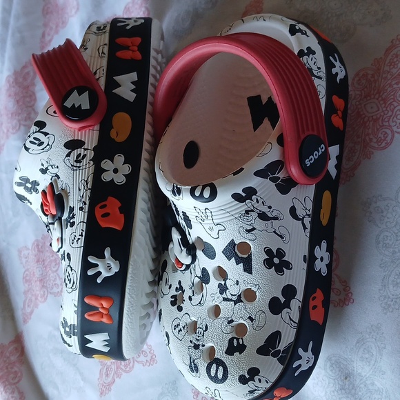 Mickey Mouse Children's Crocs Size 6 - Picture 4 of 12